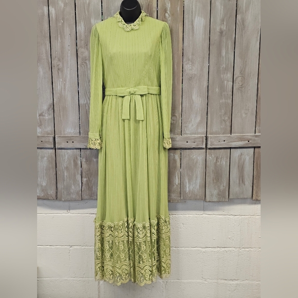 Miss Elliette Dresses & Skirts - MISS ELLIETTE CALIFORNIA Vintage Chiffon Pleated With Lace Green‎ Size XS Lot CC